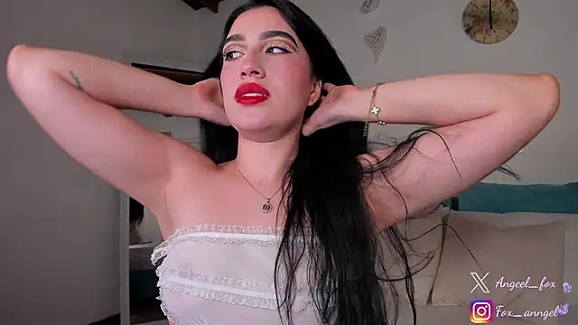 Snapshot of angeel_fox chatting on December 4, 5:27 am angeel fox online show from December 4, 5:27 am