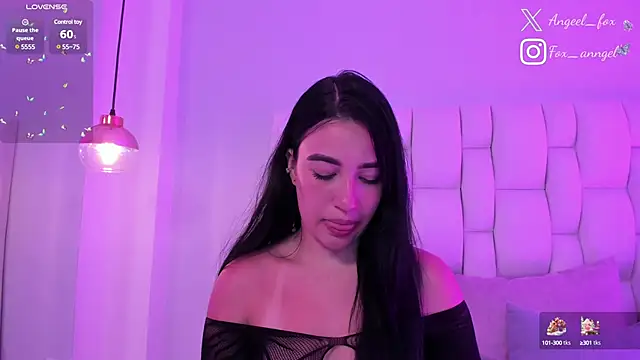 Snapshot of angeel_fox chatting on December 17, 6:24 am angeel fox online show from December 17, 6:24 am