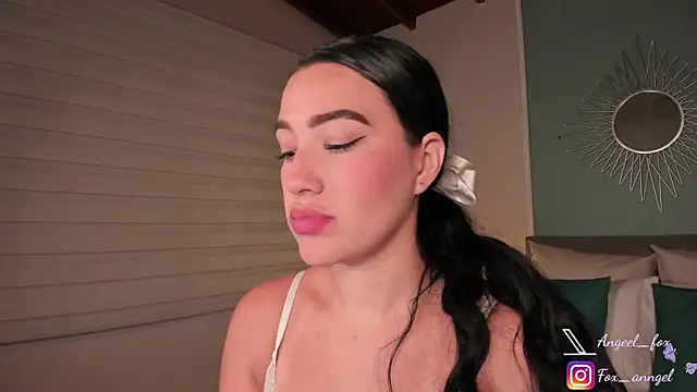 Snapshot of angeel_fox chatting on December 27, 11:28 am angeel fox online show from December 27, 11:28 am