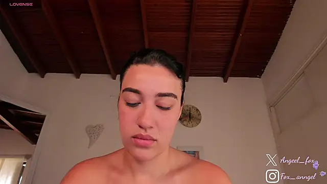 Snapshot of angeel_fox chatting on December 29, 3:57 pm angeel fox online show from December 29, 3:57 pm