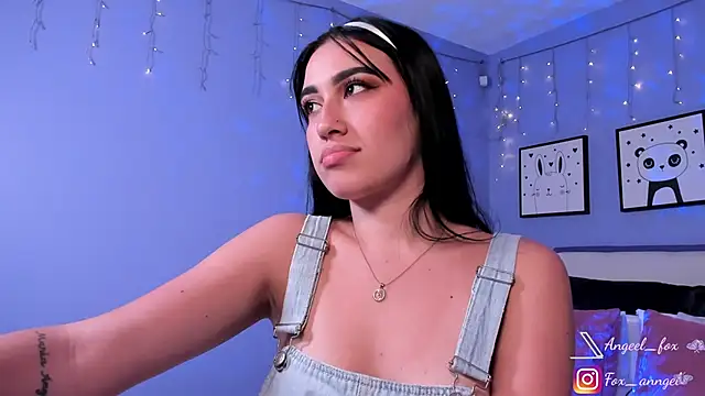 Snapshot of angeel_fox chatting on January 15, 6:22 am angeel fox online show from January 15, 6:22 am