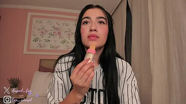 Snapshot of angeel_fox chatting on January 16, 1:16 am angeel fox online show from January 16, 1:16 am