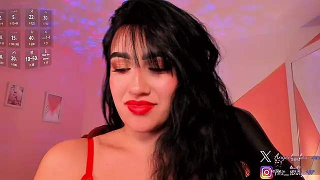 Snapshot of angeel_fox chatting on February 19, 5:05 am angeel fox online show from February 19, 5:05 am