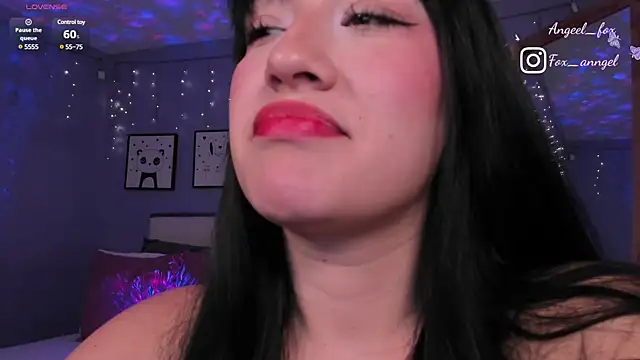 Snapshot of angeel_fox chatting on March 4, 2:27 am angeel fox online show from March 4, 2:27 am