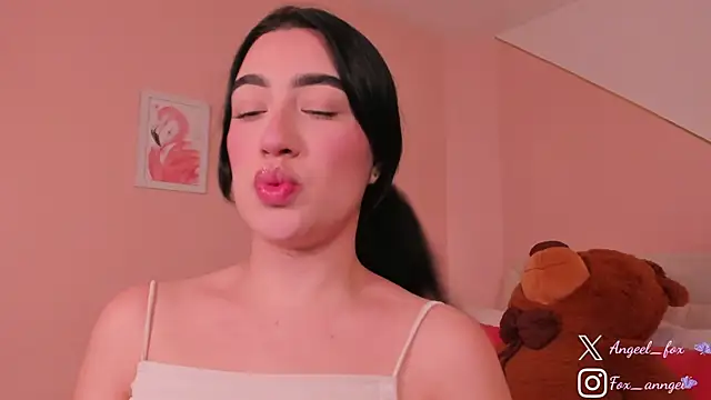 Snapshot of angeel_fox chatting on September 25, 3:54 am angeel fox online show from September 25, 3:54 am