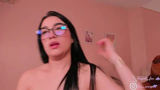 Snapshot of angeel_fox chatting on October 9, 9:57 pm angeel fox online show from October 9, 9:57 pm