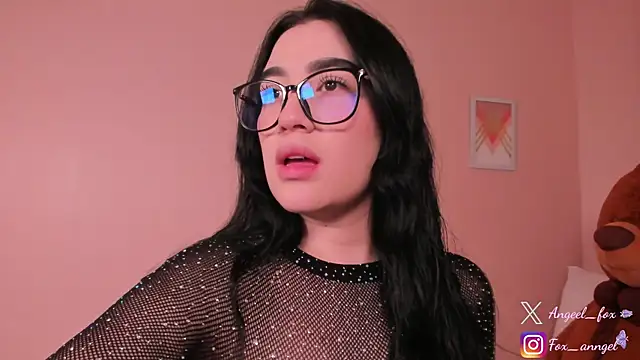 Snapshot of angeel_fox chatting on October 11, 4:55 am angeel fox online show from October 11, 4:55 am