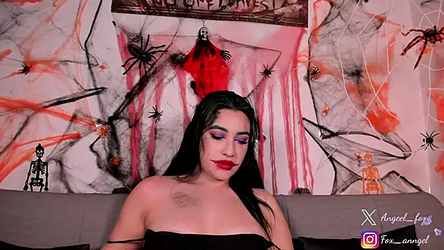 Snapshot of angeel_fox chatting on October 31, 6:03 am angeel fox online show from October 31, 6:03 am