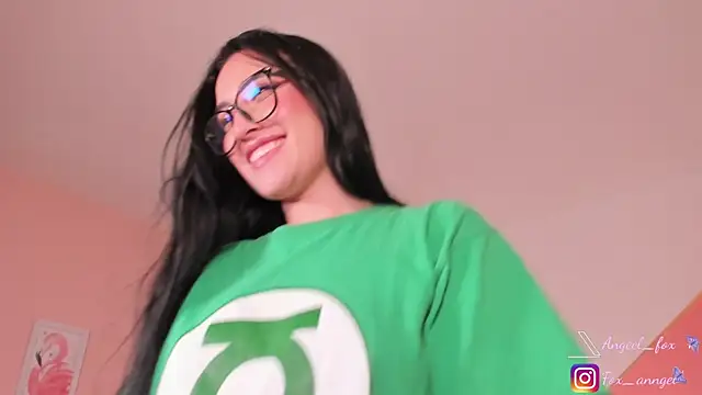 Snapshot of angeel_fox chatting on November 9, 6:23 am angeel fox online show from November 9, 6:23 am