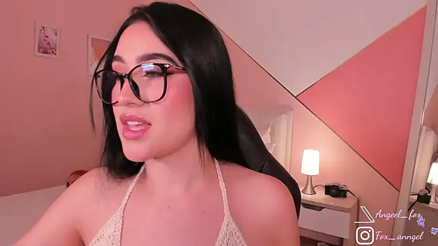 Snapshot of angeel_fox chatting on November 9, 11:25 pm angeel fox online show from November 9, 11:25 pm