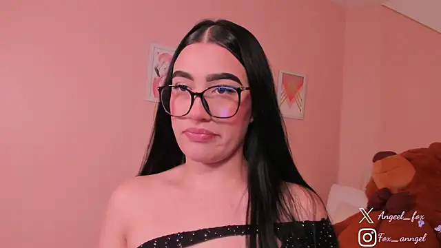 Snapshot of angeel_fox chatting on November 11, 2:22 am angeel fox online show from November 11, 2:22 am