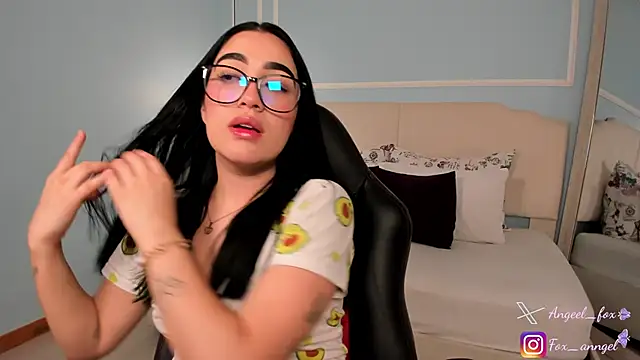 Snapshot of angeel_fox chatting on December 15, 2:38 am angeel fox online show from December 15, 2:38 am