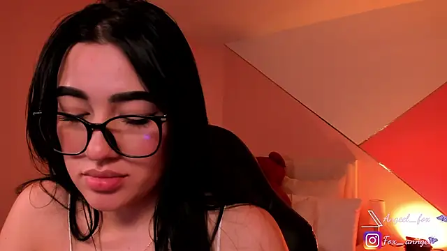 Snapshot of angeel_fox chatting on December 21, 6:37 pm angeel fox online show from December 21, 6:37 pm