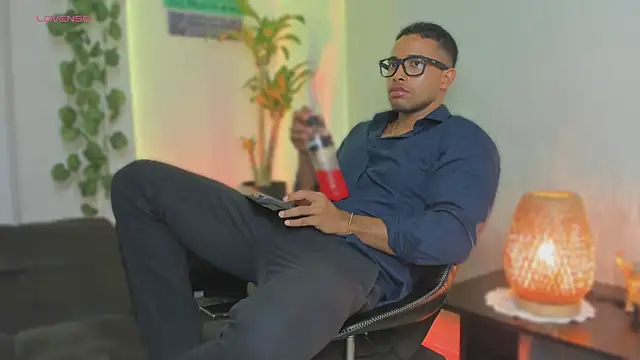 Snapshot of LincomAmith chatting on February 23, 4:50 am LincomAmith online show from February 23, 4:50 am