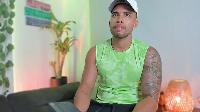 Snapshot of LincomAmith chatting on February 26, 4:36 am LincomAmith online show from February 26, 4:36 am