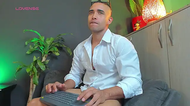 Snapshot of LincomAmith chatting on September 27, 10:37 pm LincomAmith online show from September 27, 10:37 pm