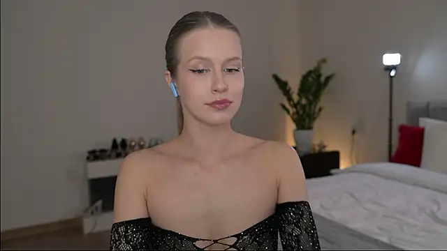 ella twinkl online show from May 2, 6:46 pm