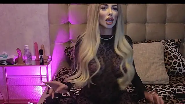 Snapshot of ArianaArianna chatting on February 10, 8:53 pm ArianaArianna online show from February 10, 8:53 pm