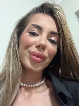 Snapshot of ArianaArianna chatting on September 11, 11:54 am ArianaArianna online show from September 11, 11:54 am