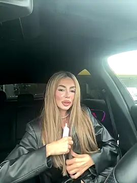 Snapshot of ArianaArianna chatting on September 14, 3:33 pm ArianaArianna online show from September 14, 3:33 pm