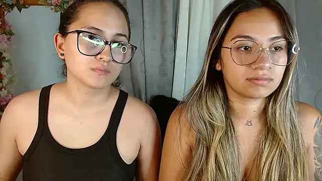Snapshot of Jules_n_Gia chatting on December 13, 11:28 pm Jules n Gia online show from December 13, 11:28 pm