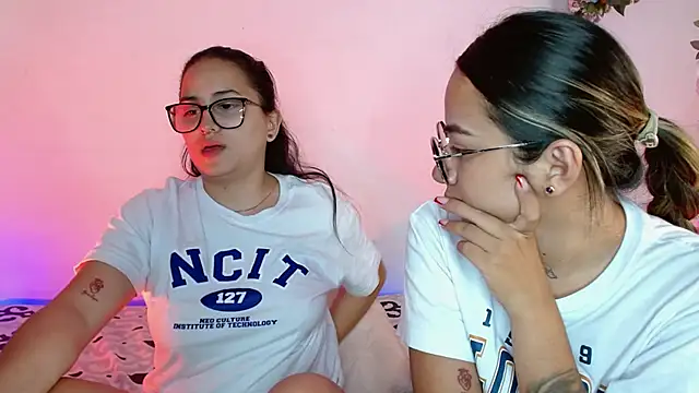 Snapshot of Jules_n_Gia chatting on December 14, 11:12 pm Jules n Gia online show from December 14, 11:12 pm