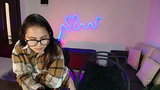 Snapshot of Jules_n_Gia chatting on January 23, 3:54 pm Jules n Gia online show from January 23, 3:54 pm