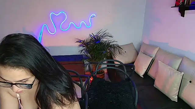 Snapshot of Jules_n_Gia chatting on February 2, 7:57 pm Jules n Gia online show from February 2, 7:57 pm