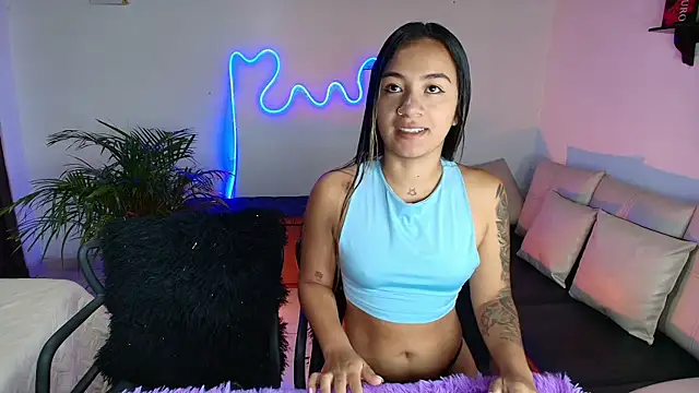 Snapshot of Jules_n_Gia chatting on February 5, 1:44 pm Jules n Gia online show from February 5, 1:44 pm