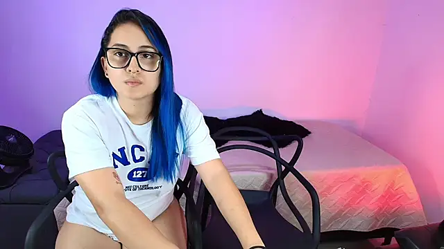 Snapshot of Jules_n_Gia chatting on March 21, 9:01 pm Jules n Gia online show from March 21, 9:01 pm