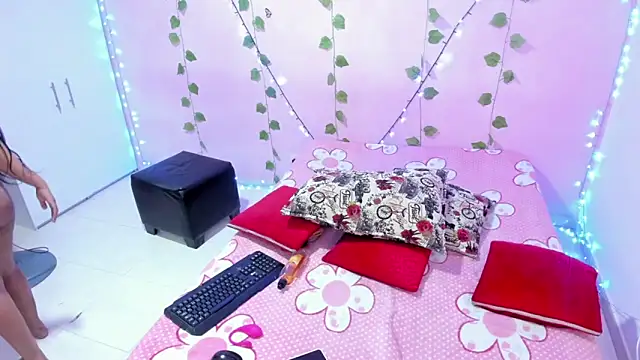 ambersmitx online show from December 19, 9:38 pm