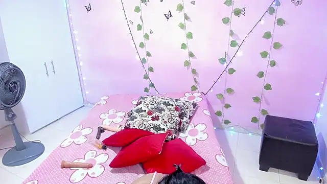 ambersmitx online show from December 27, 2:22 pm