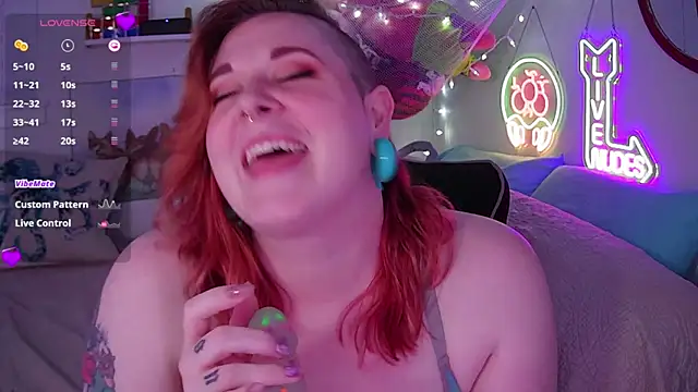 Snapshot of opalreigning chatting on January 4, 10:05 am opalreigning online show from January 4, 10:05 am