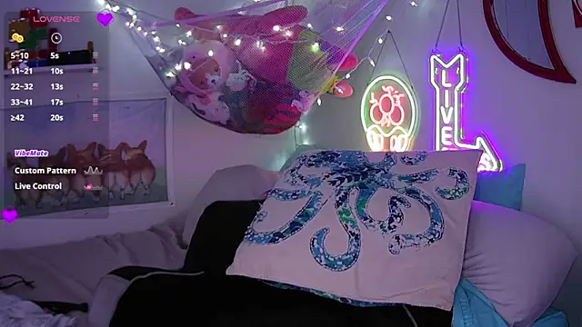 Snapshot of opalreigning chatting on January 26, 11:28 am opalreigning online show from January 26, 11:28 am