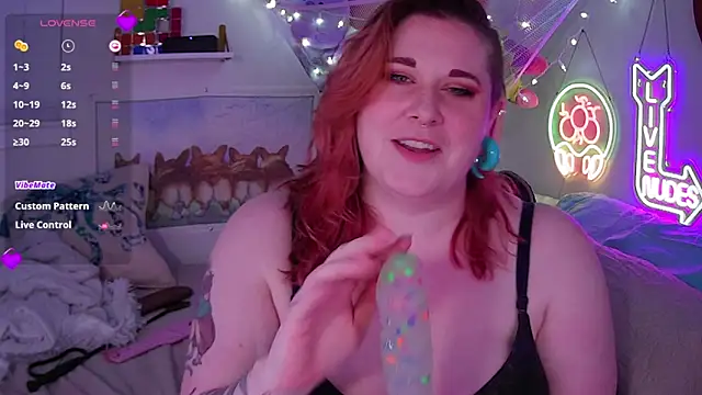 Snapshot of opalreigning chatting on February 14, 9:34 am opalreigning online show from February 14, 9:34 am