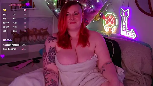 Snapshot of opalreigning chatting on October 8, 8:34 am opalreigning online show from October 8, 8:34 am