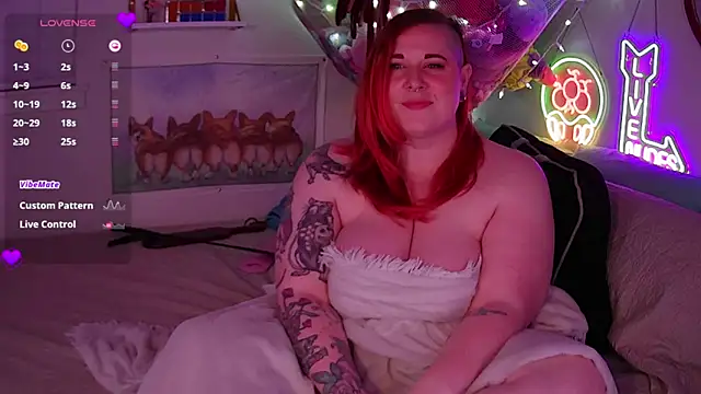 Snapshot of opalreigning chatting on October 11, 10:14 am opalreigning online show from October 11, 10:14 am