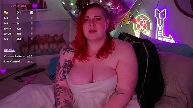 Snapshot of opalreigning chatting on November 9, 10:13 am opalreigning online show from November 9, 10:13 am