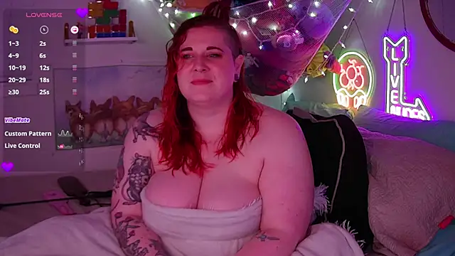 Snapshot of opalreigning chatting on November 10, 11:20 am opalreigning online show from November 10, 11:20 am