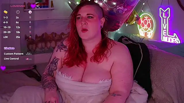 Snapshot of opalreigning chatting on December 2, 10:31 am opalreigning online show from December 2, 10:31 am