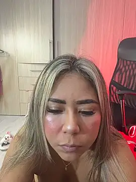 Snapshot of AriannaTorres chatting on November 27, 11:01 am AriannaTorres online show from November 27, 11:01 am