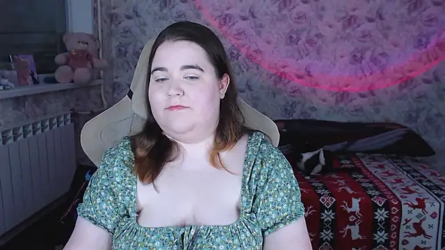 Estelle Hicks online show from February 15, 6:59 pm