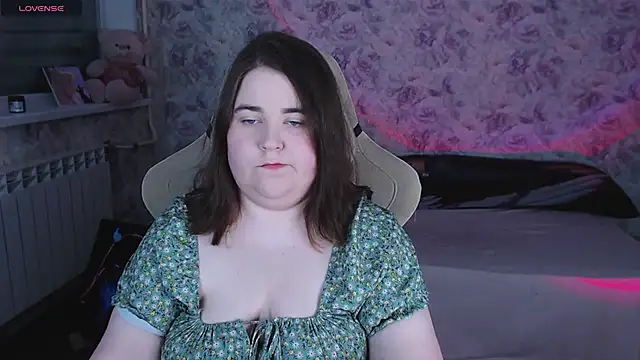 Estelle Hicks online show from May 6, 6:57 pm