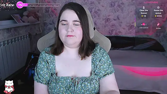 Estelle Hicks online show from May 11, 7:00 pm