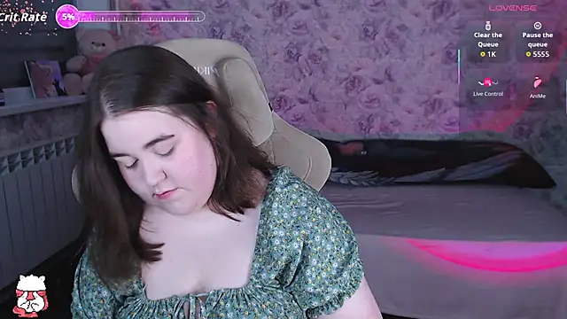 Estelle Hicks online show from May 16, 7:01 pm