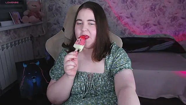 Estelle Hicks online show from June 1, 7:04 pm
