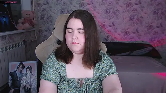 Estelle Hicks online show from June 5, 7:08 pm