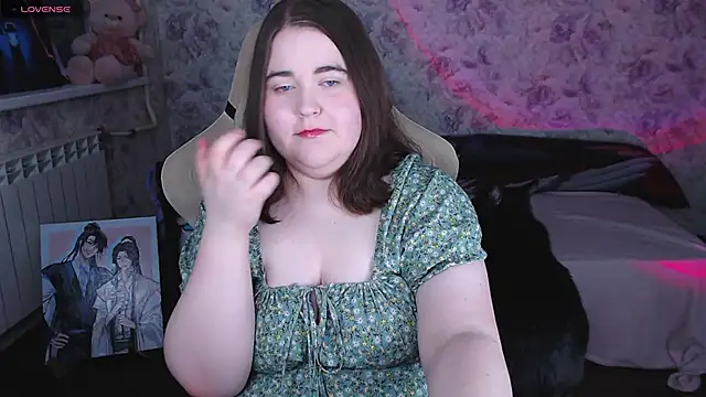 Estelle Hicks online show from June 8, 7:14 pm