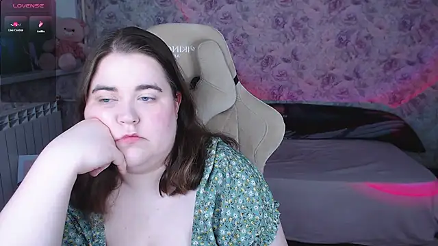 Estelle Hicks online show from June 24, 7:24 pm