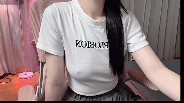 Snapshot of _minji_bae chatting on July 29, 8:51 pm minji bae online show from July 29, 8:51 pm